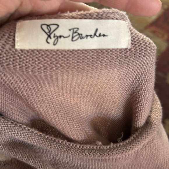 Sweater - Picture 4 of 4